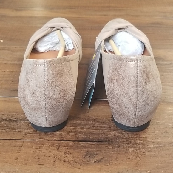 BareTraps Soft Bronze Nima Flat Shoes - Picture 4 of 4